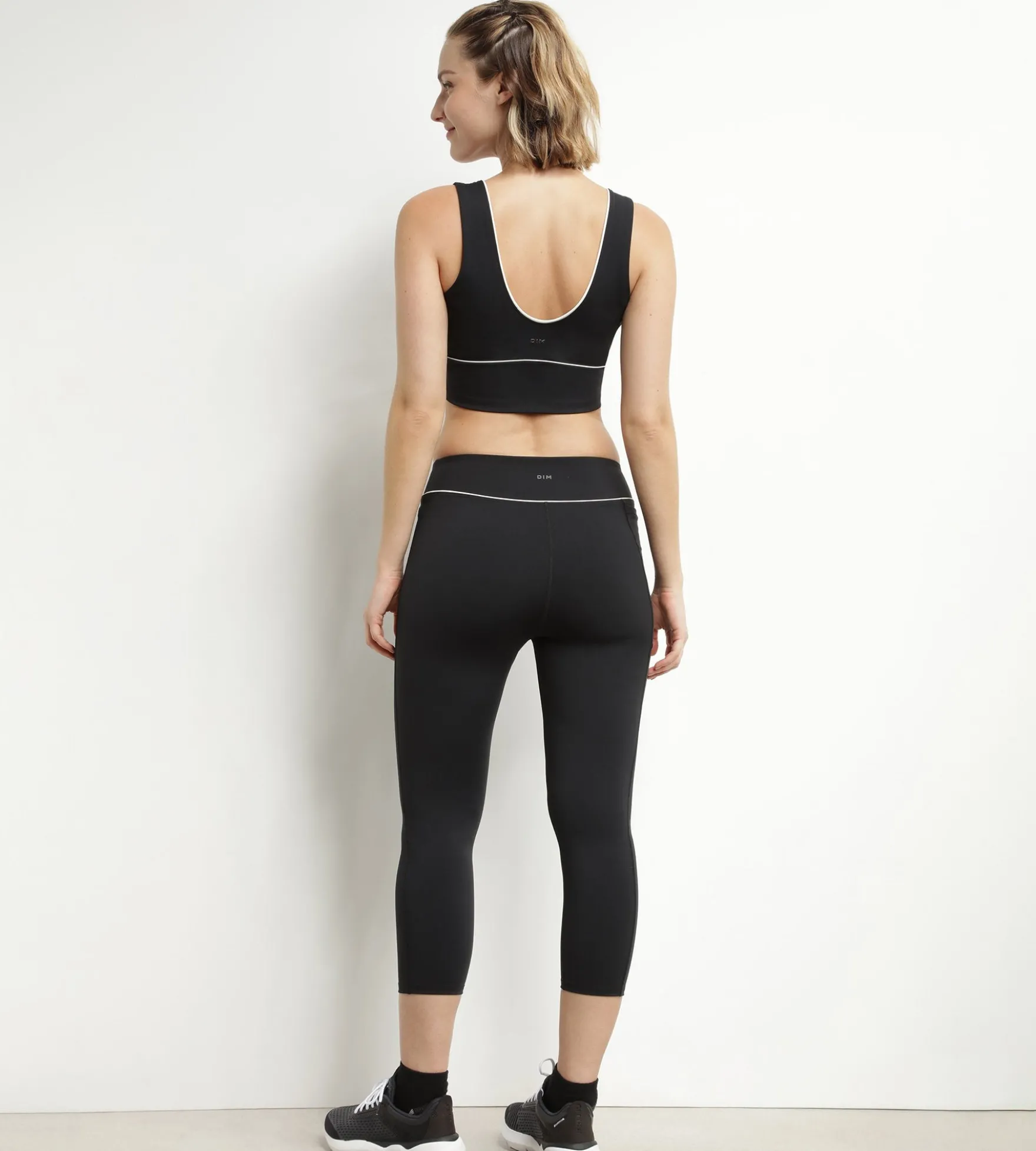 Brassière longue en microfibre sculptante noire Dim Move