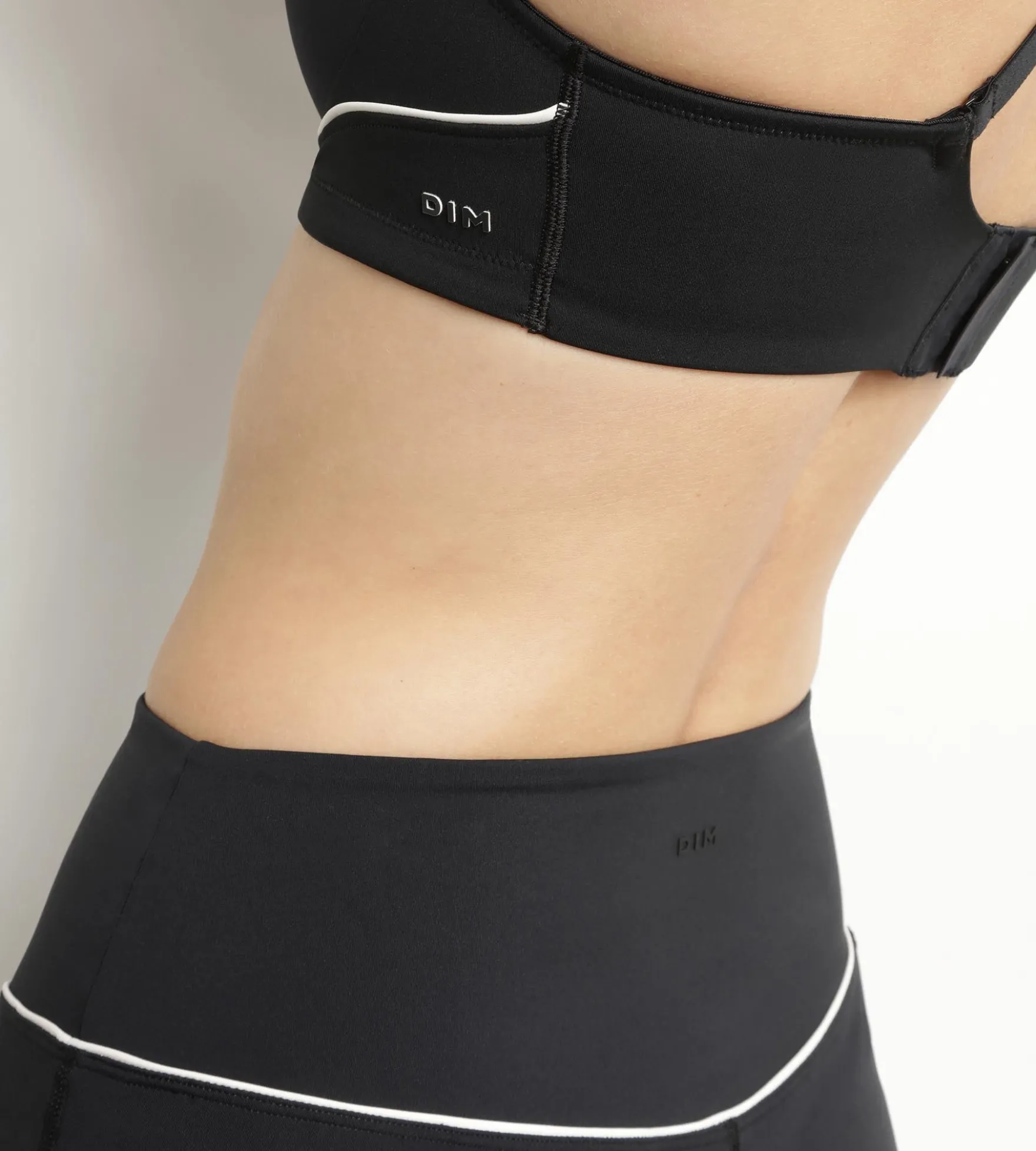 Cycliste de sport pour femme en microfibre sculptante noire Dim Move