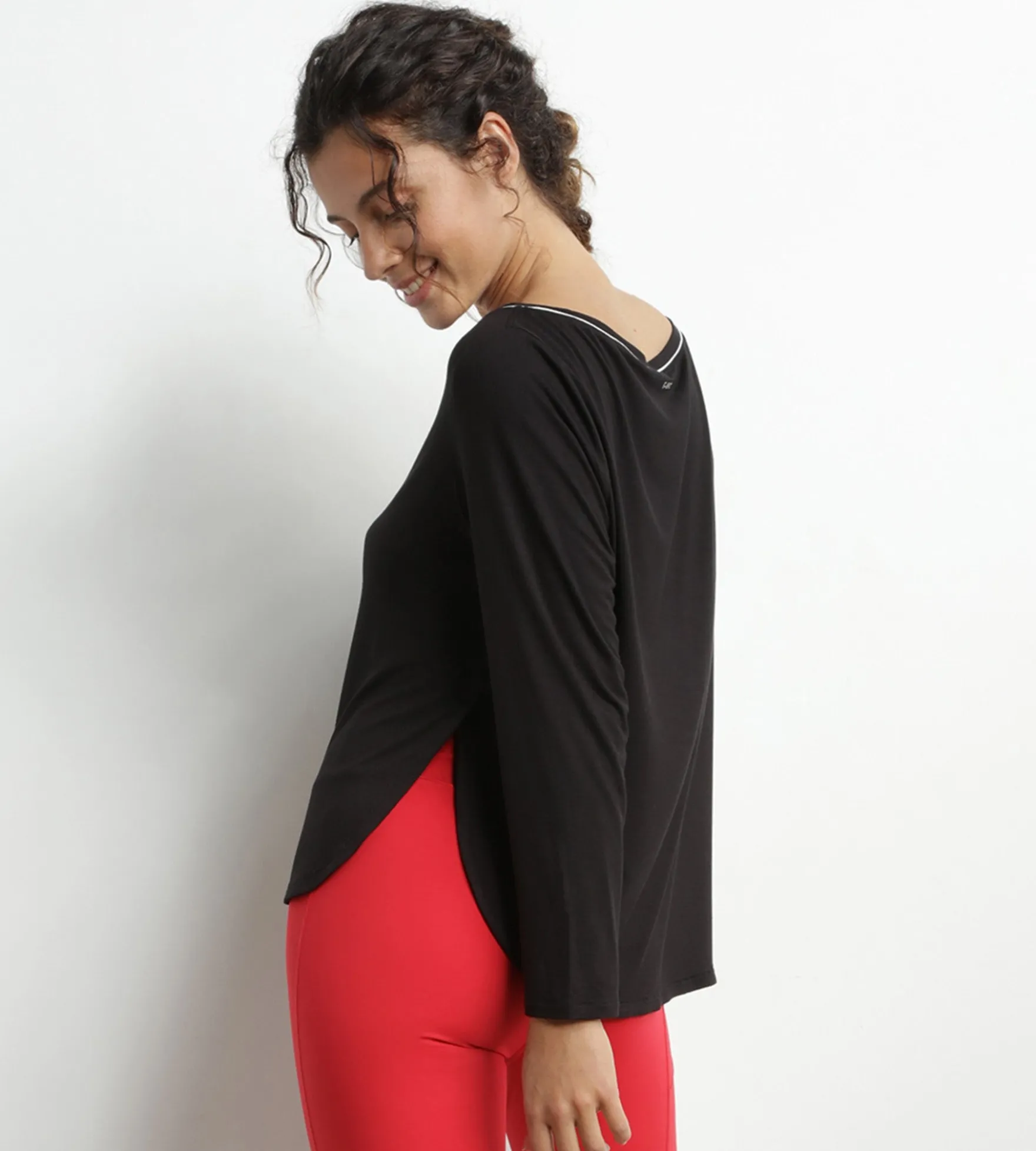 Haut de sport femme à col bateau en viscose noire Dim Move