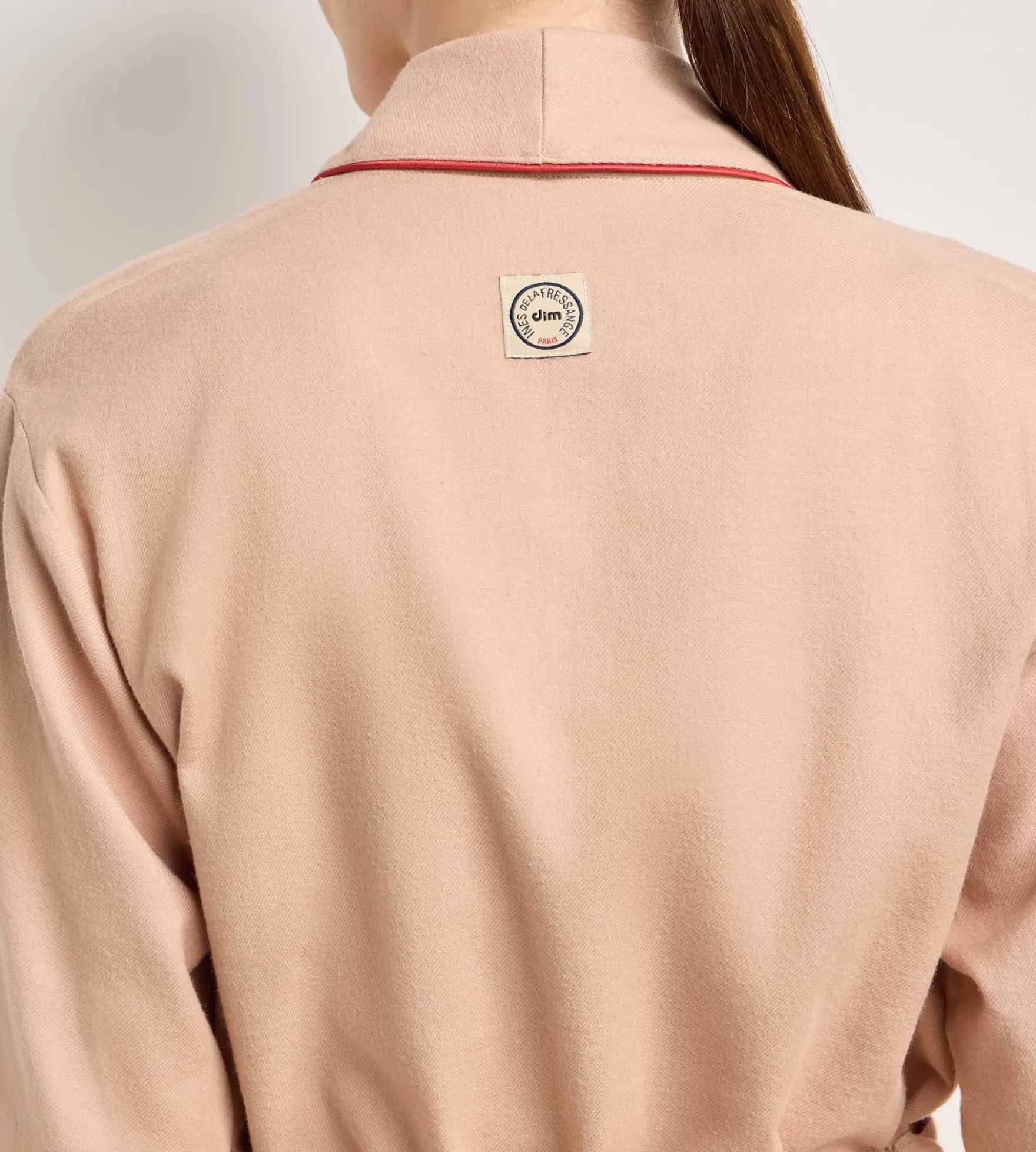Peignoir flanelle soie beige DIM x Ines de la Fressange