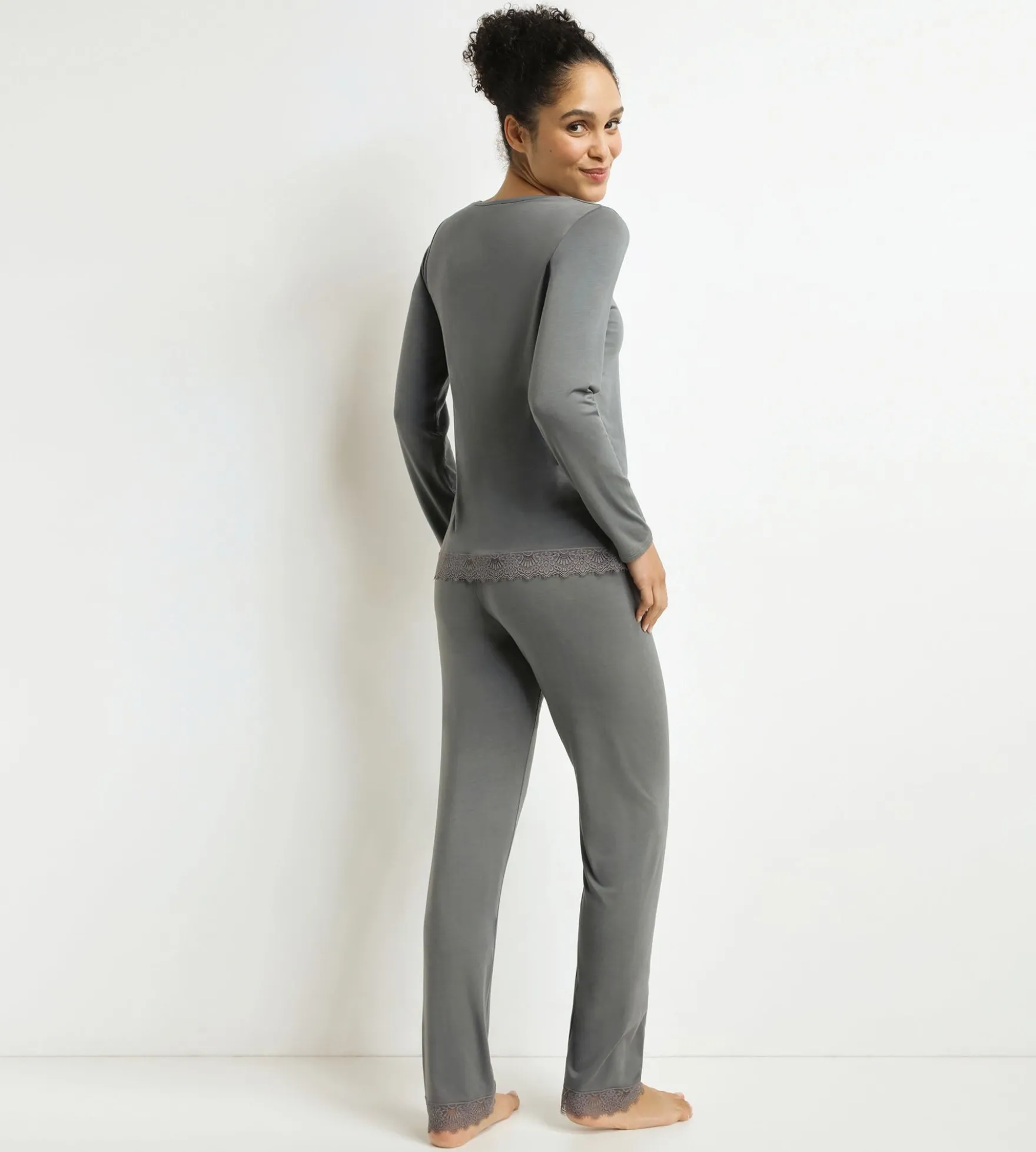 Pyjama femme pantalon Gris avec dentelle Don’t Disturb