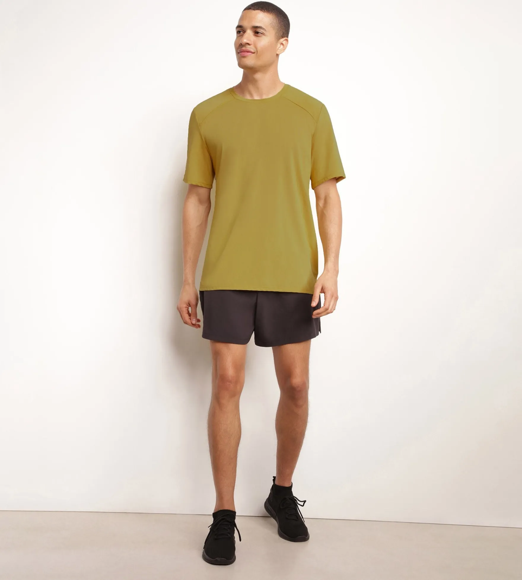 Short de sport homme en matière aérée Noir Dim Move