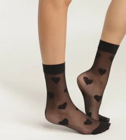 Socquettes femme en voile transparent Noir aux motifs coeurs Dim Style