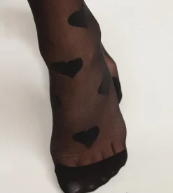Socquettes femme en voile transparent Noir aux motifs coeurs Dim Style