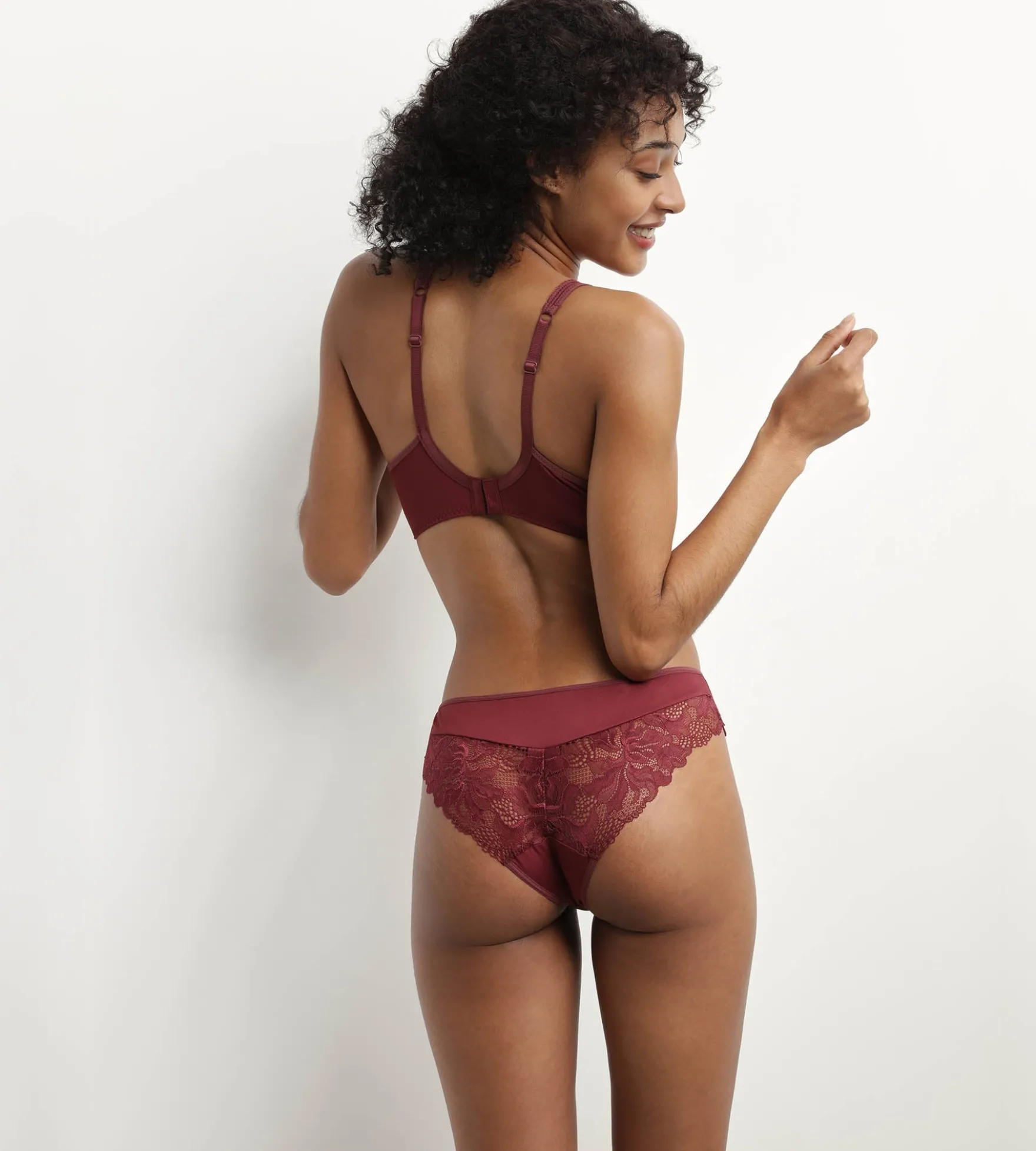 Soutien-gorge emboîtant en dentelle Rubis Foncé Generous Essentiel