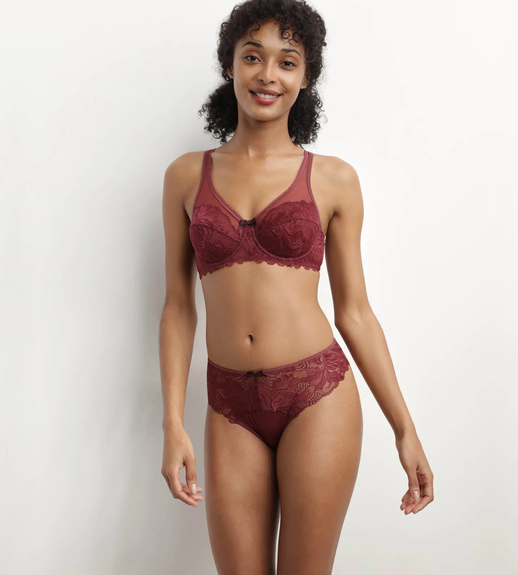Soutien-gorge emboîtant en dentelle Rubis Foncé Generous Essentiel